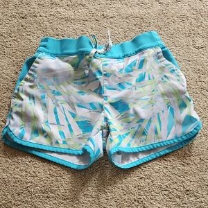 Columbia Kids blue/green active short. Size XS (6)